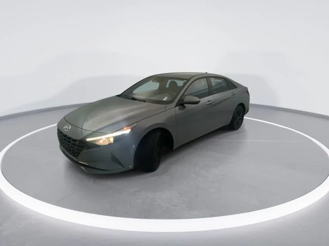 Used 2022 Gray Hyundai SEL image 2