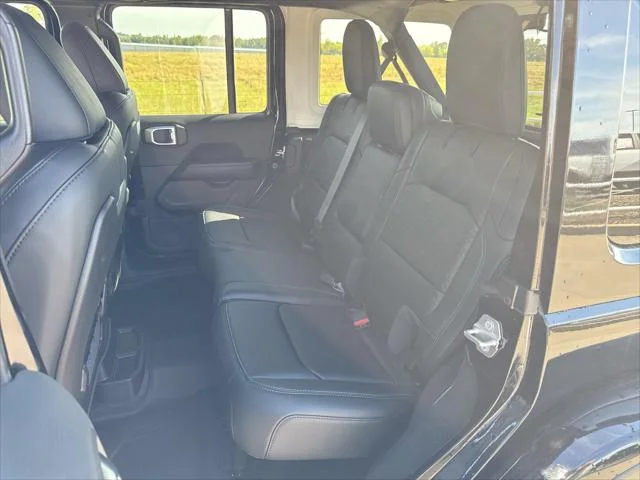 New 2026 Black Clear-Coat Exterior Paint Jeep  image 21