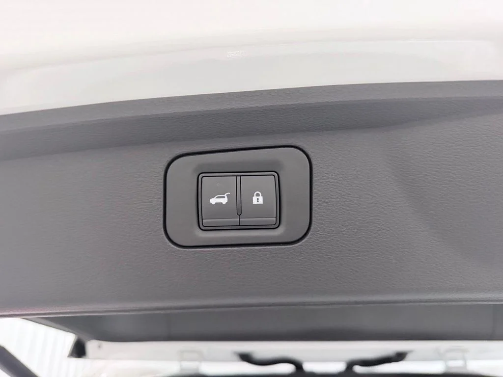New 2027 RADIANT WHITE INFINITI Luxe 2WD image 41