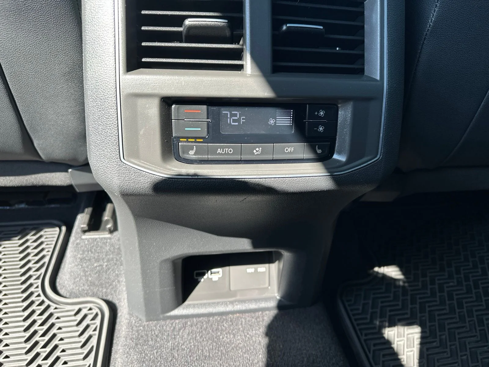 Used 2019 Gray Volkswagen SEL Premium image 25