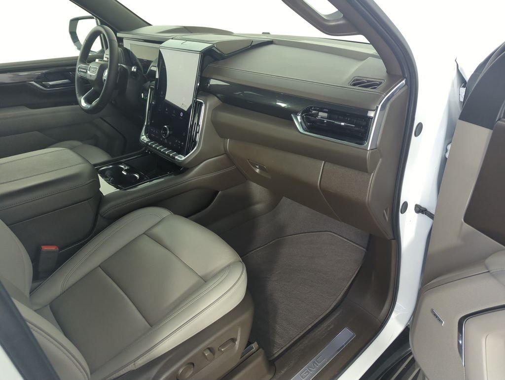 Used 2025 White GMC Elevation image 35
