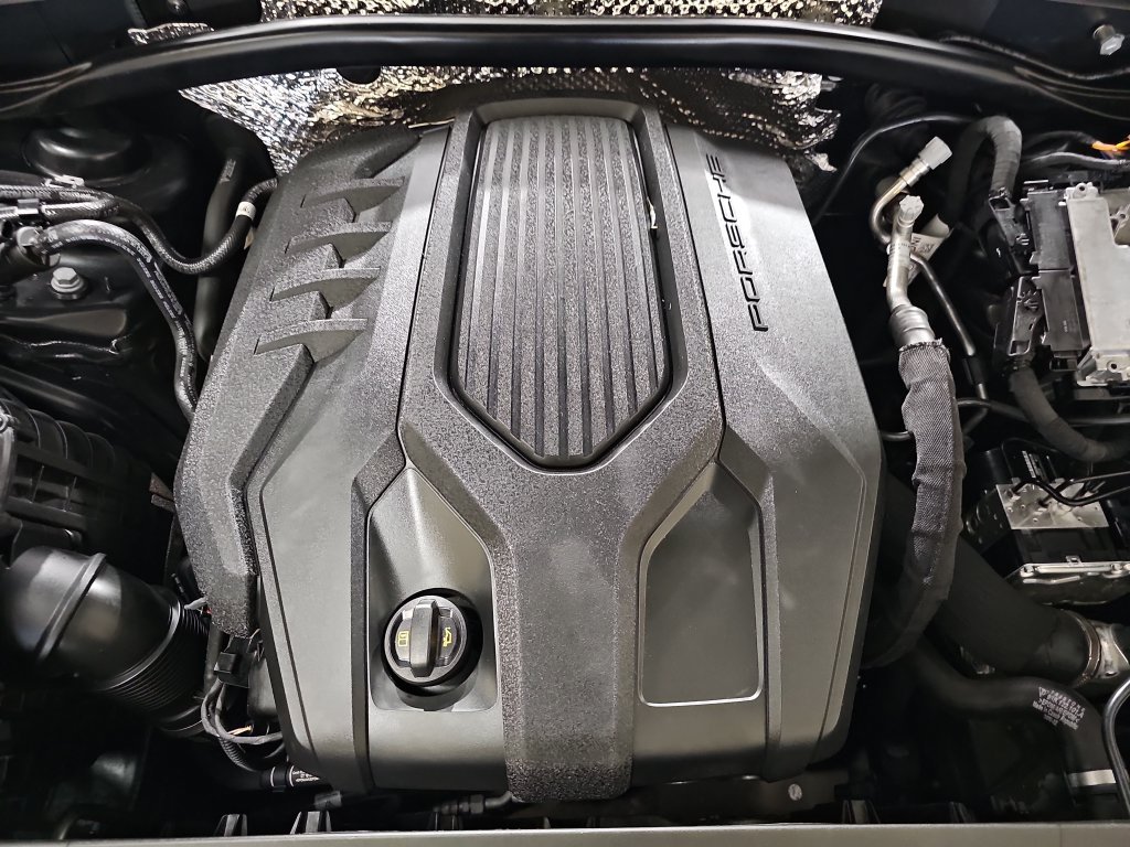 Used 2023 Gray Porsche Base image 33