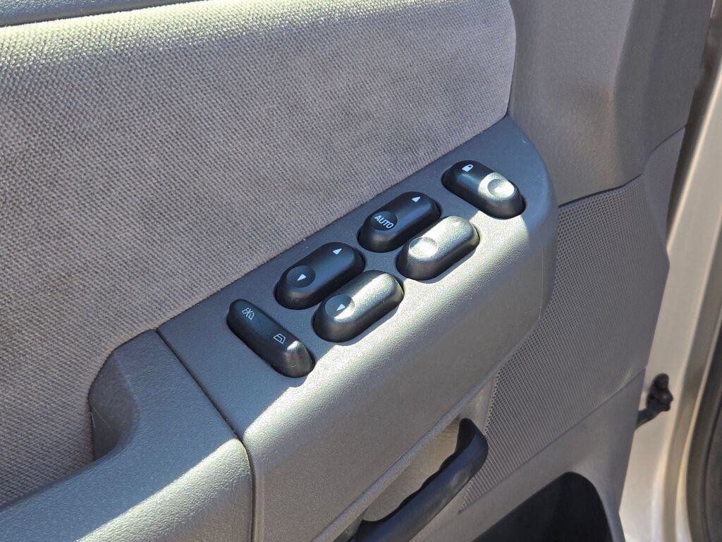 Used 2005  Ford XLT image 22