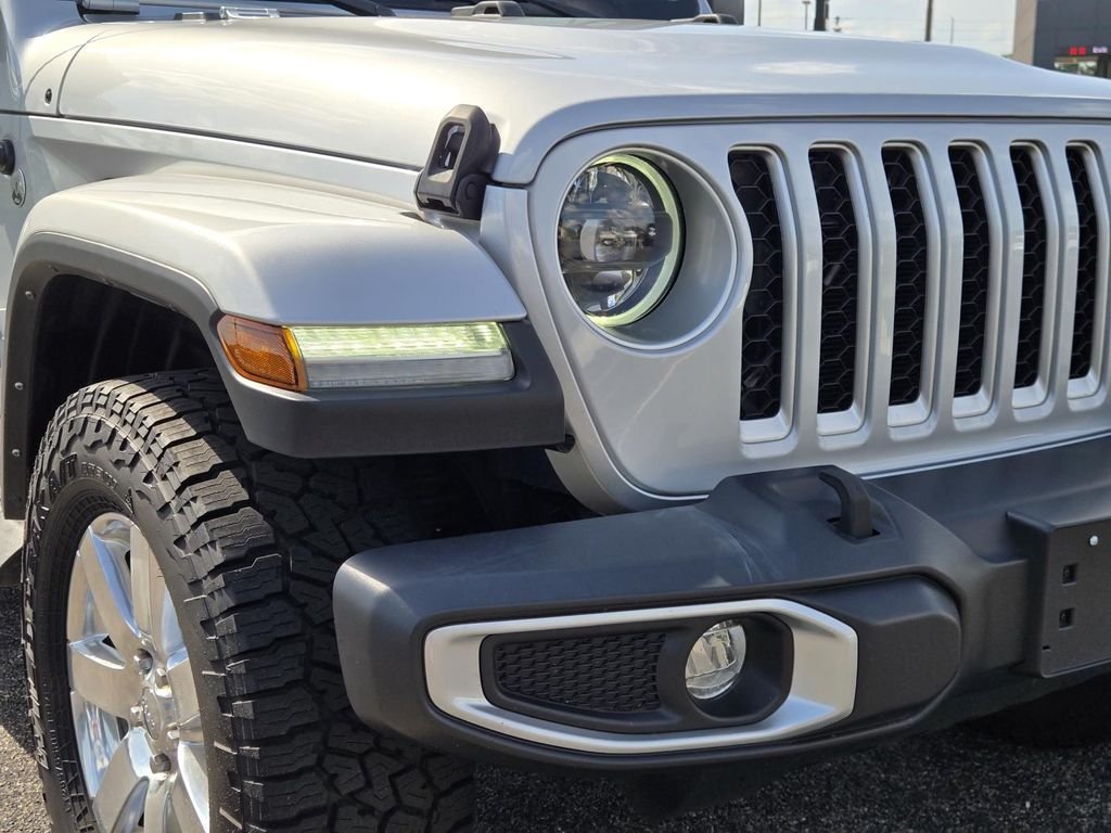 Used 2023 Silver Jeep Overland image 2