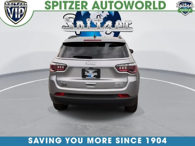 Used 2019 Billet Silver Metallic Clearcoat Jeep Latitude image 13