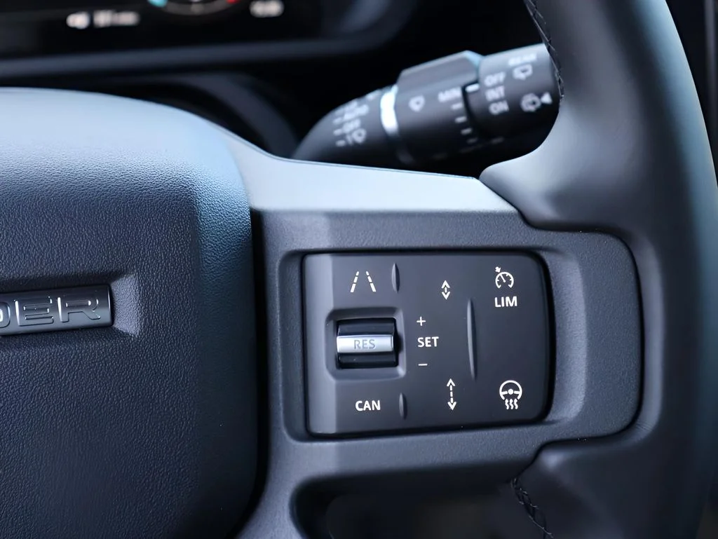 New 2026 Tasman Blue Land Rover X-Dynamic SE image 31