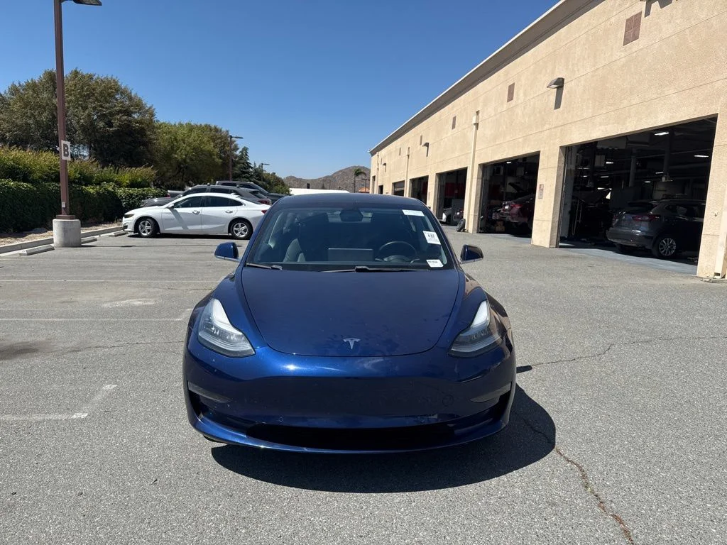 Used 2018  Tesla Long Range image 3
