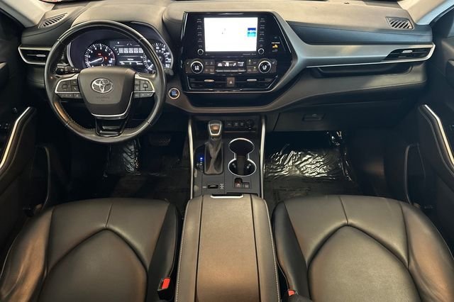 Certified Used 2020 Silver Toyota XLE image 17
