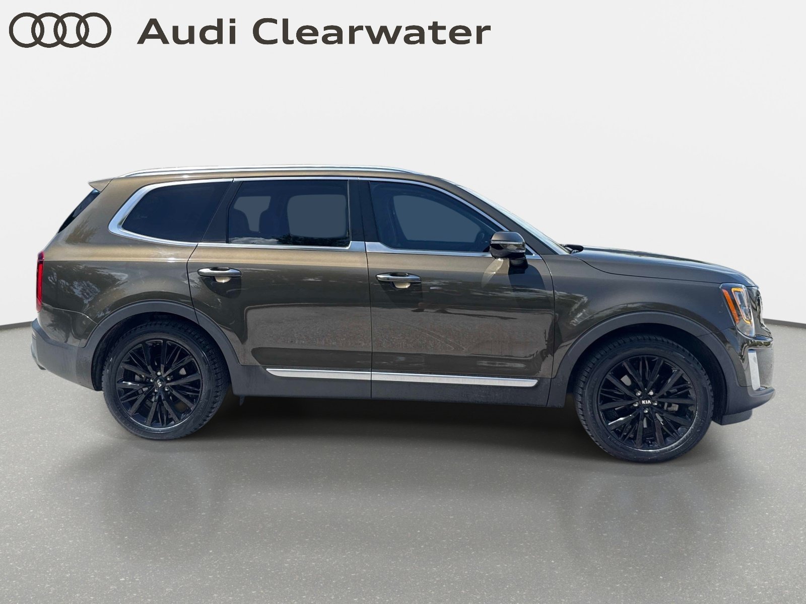 Used 2020 Dark Moss Kia SX image 5