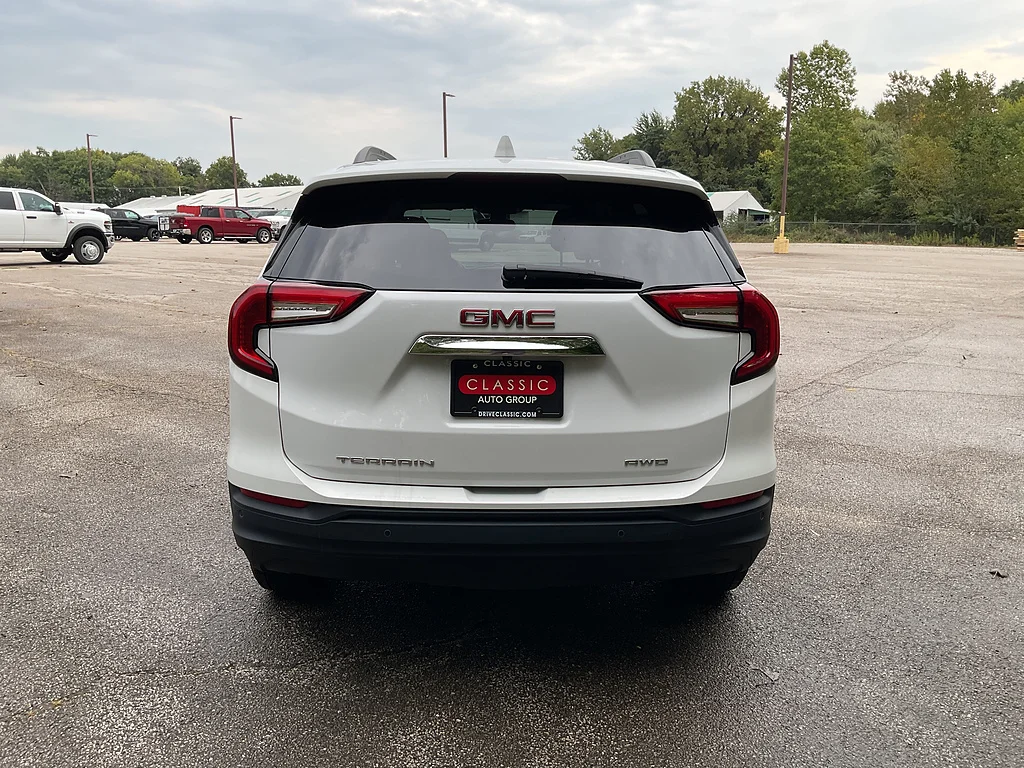Used 2024 Summit White GMC SLE image 6