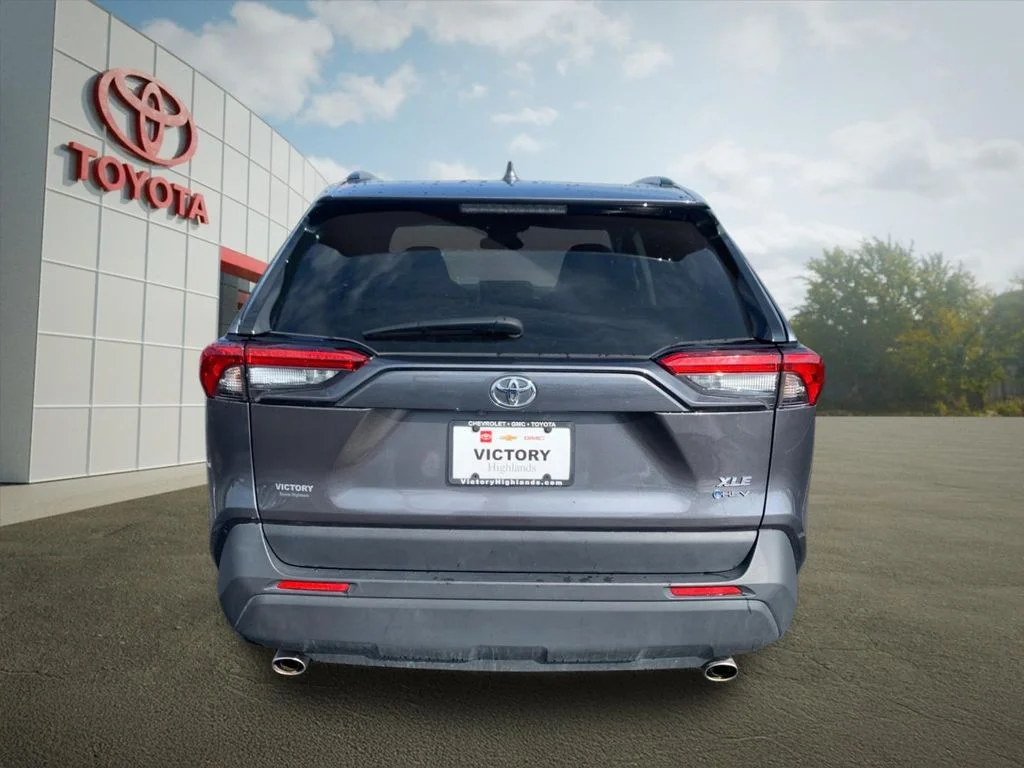 Used 2025 Gray Toyota XLE image 4