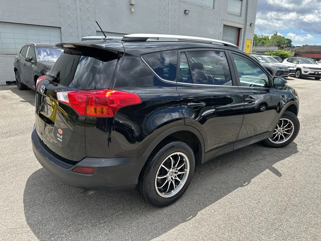 Used 2015 Black Toyota XLE image 6