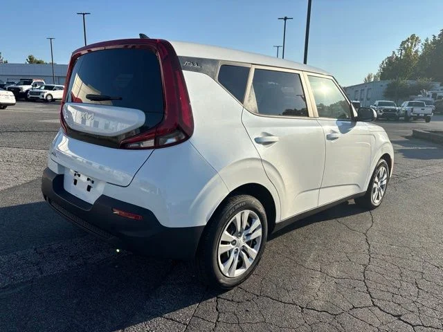Used 2022 White Kia LX image 4
