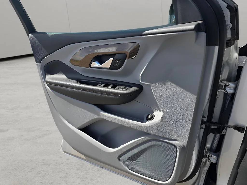 Used 2021 Quicksilver Metallic GMC SLE image 24