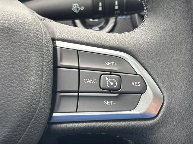 New 2026 White/off-white Jeep Latitude image 29