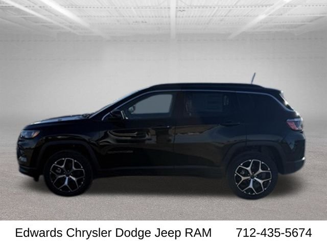 New 2026 Diamond Black Crystal Pearlcoat Jeep Limited image 5