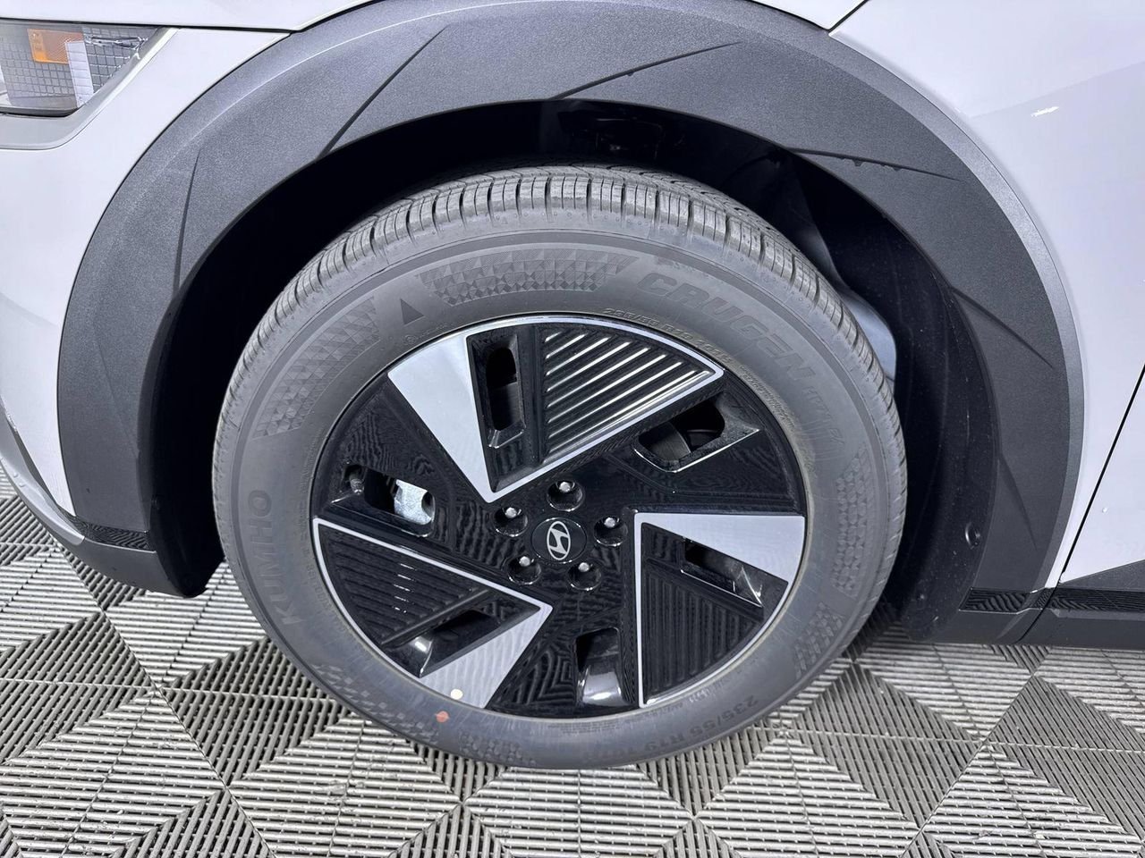 New 2027 Cyber Gray Hyundai SE image 9
