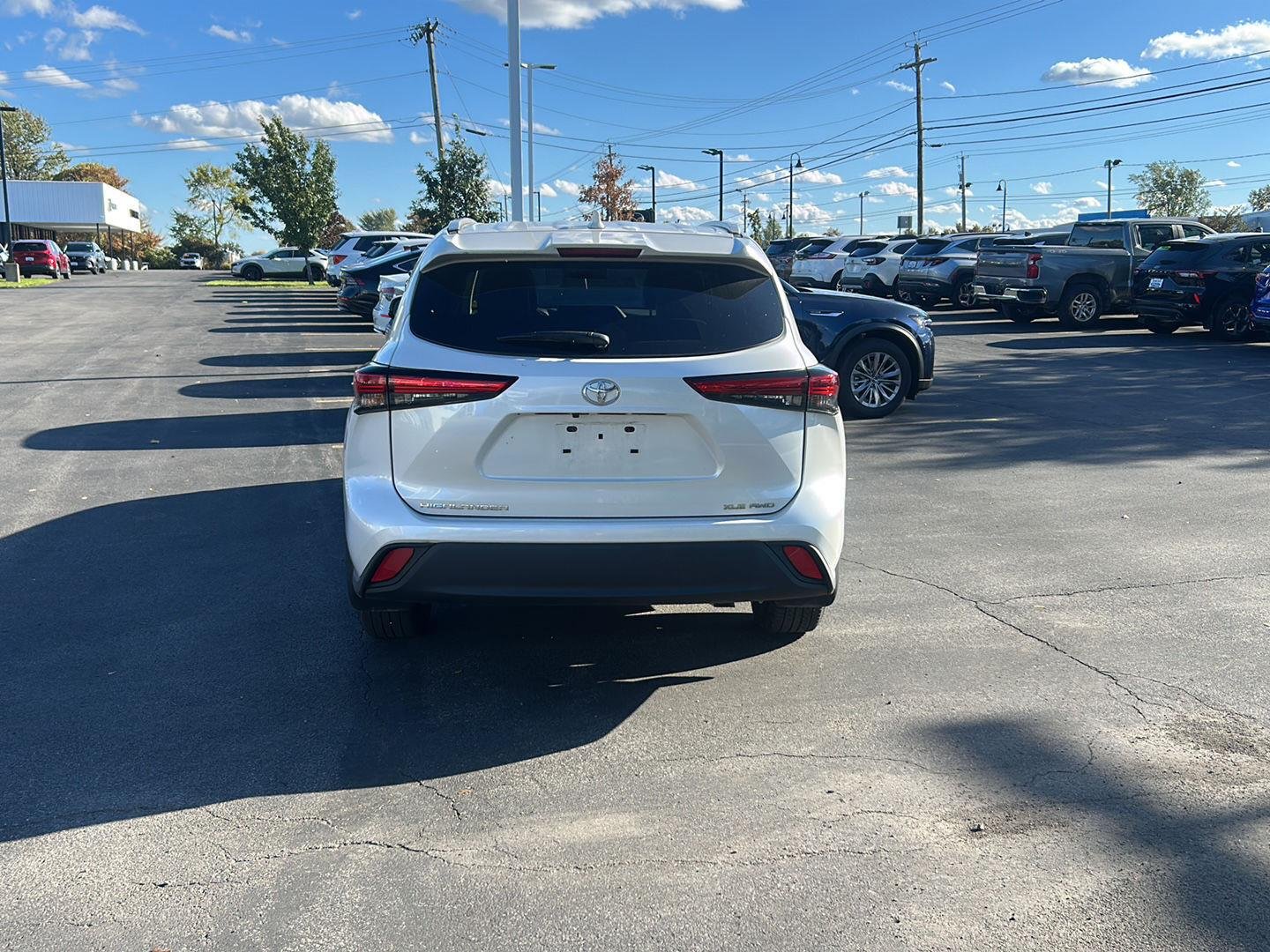 Used 2023 Wind Chill Pearl Toyota XLE image 6