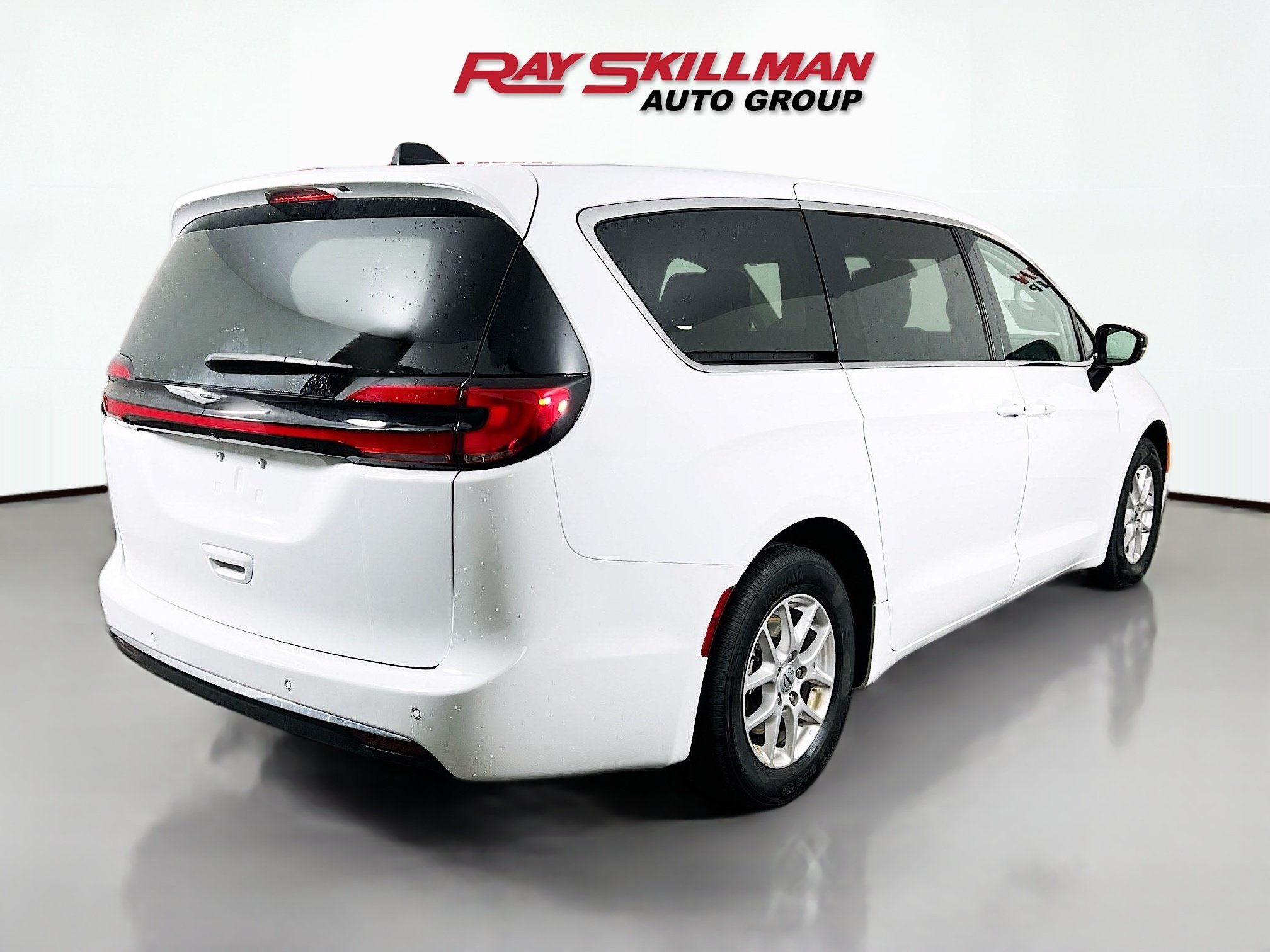 Used 2024 Bright White Clearcoat Chrysler TOURING L image 7