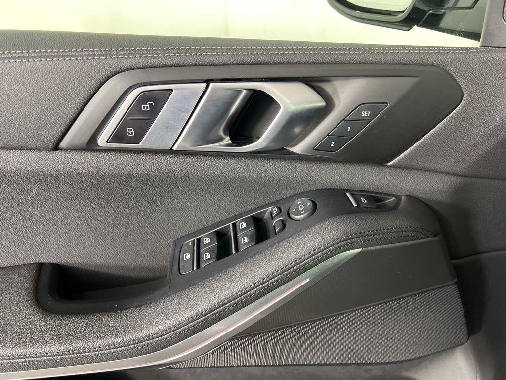Used 2022 Arctic Grey Metallic BMW xDrive40i image 14