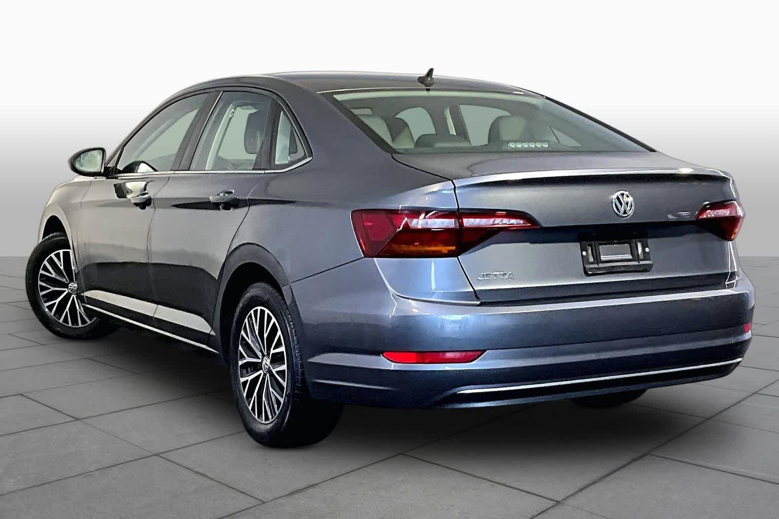 Used 2019 Platinum Gray Metallic Volkswagen SE image 12