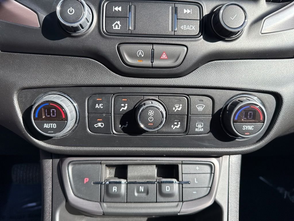 Used 2024 White Frost GMC AT4 image 18