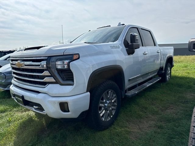 Used 2024 White Chevrolet High Country image 2