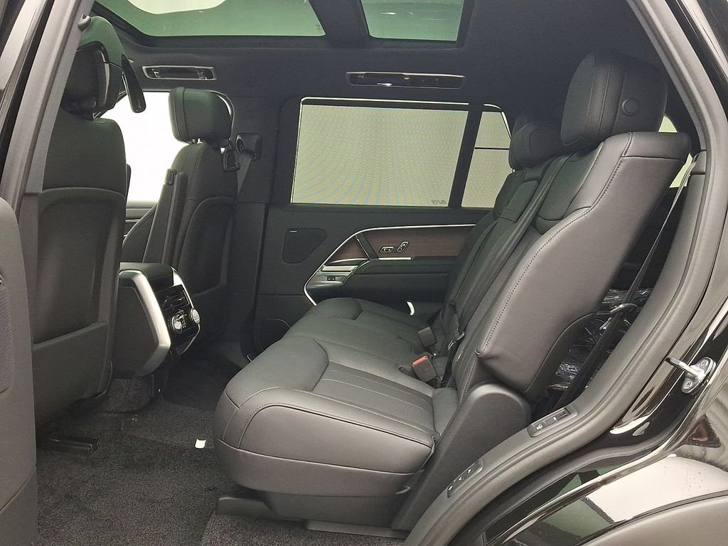 New 2026 Santorini Black Land Rover SE image 6