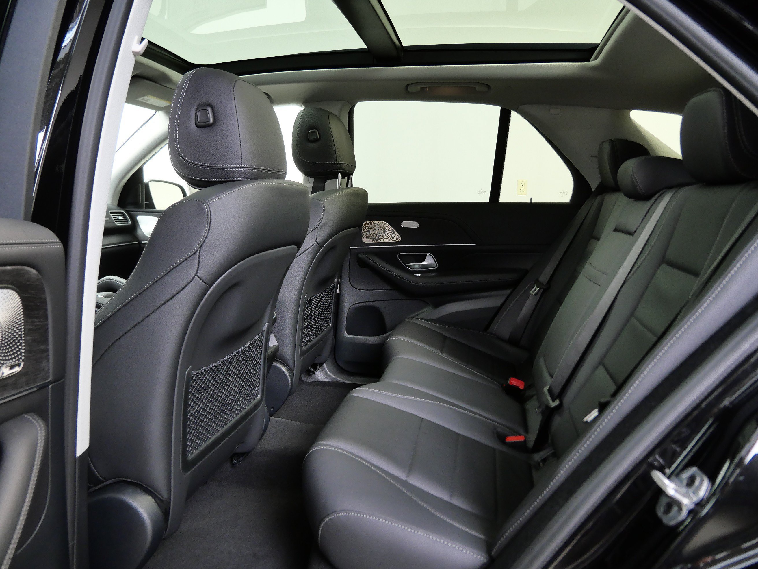 New 2026 Obsidian Black Metallic Mercedes-Benz GLE 350 image 9