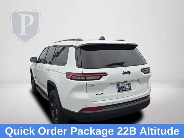 Used 2023 White Jeep Altitude image 8