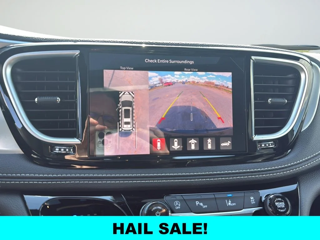 New 2026 Diamond Black Crystal Pearl-Coat Exterior Paint Chrysler Limited image 22