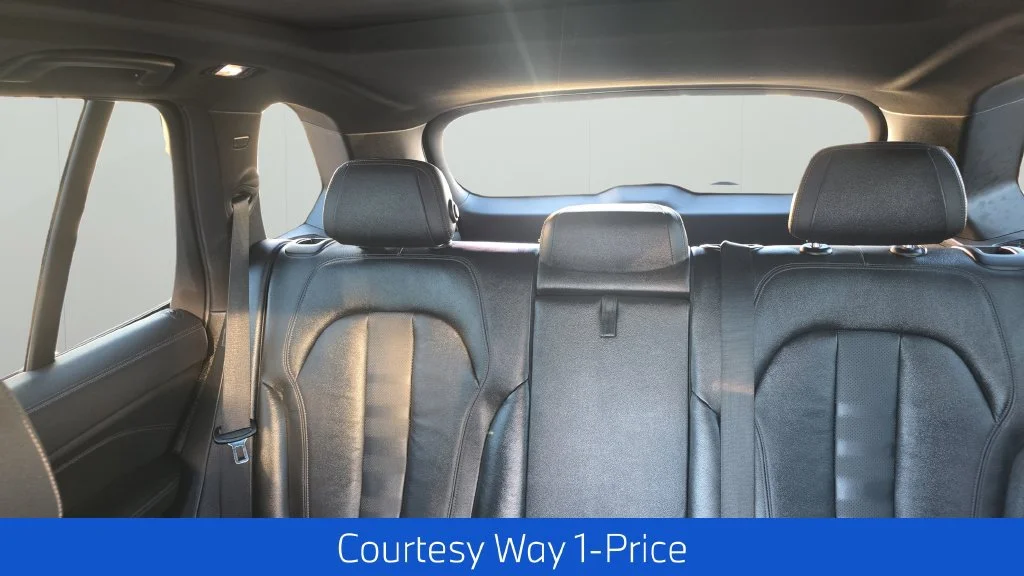 Used 2020 Gray BMW sDrive40i image 13