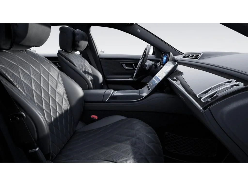 Used 2025 Black Mercedes-Benz S 580e image 4