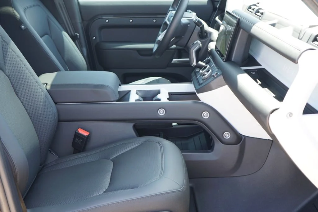 2025 Land Rover Defender S - Photo 33