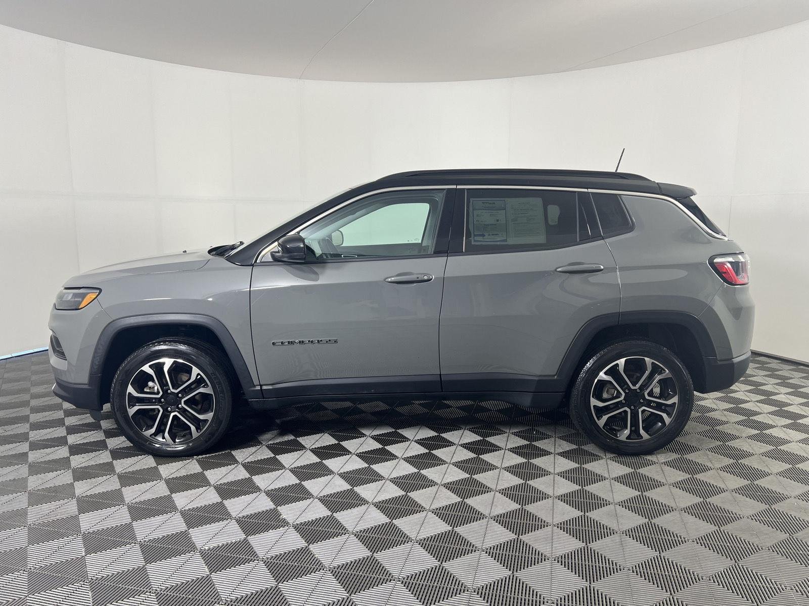 Used 2022 Sting-Gray Clearcoat Jeep Limited image 6