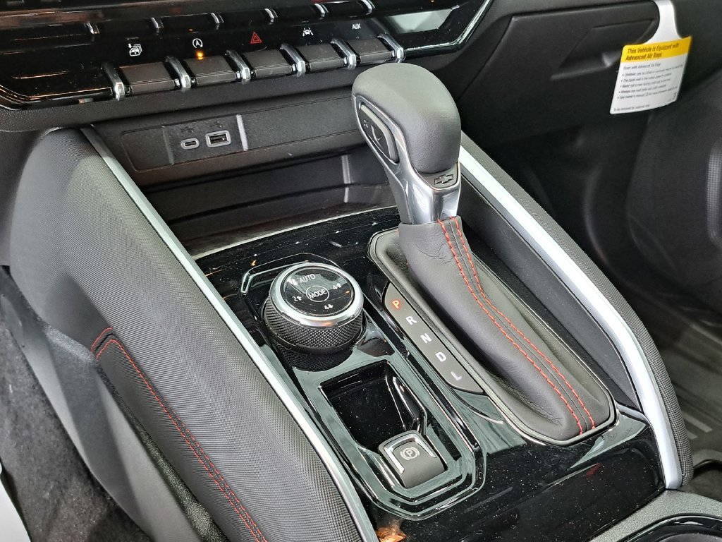 2026 Chevrolet Colorado Z71 Crew Cab Pickup Slide 10