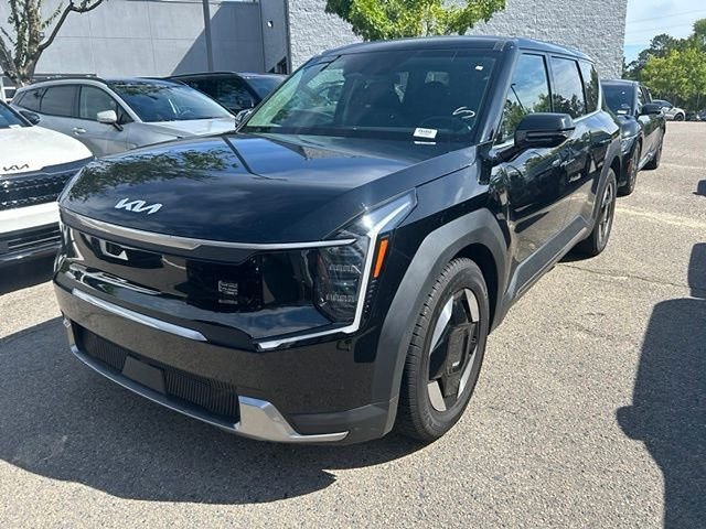 Used 2024 Black Kia Light Long Range image 8