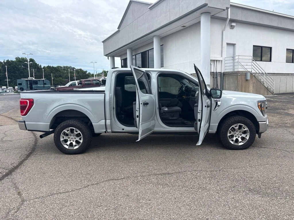 Used 2023 Avalanche Ford XLT image 8
