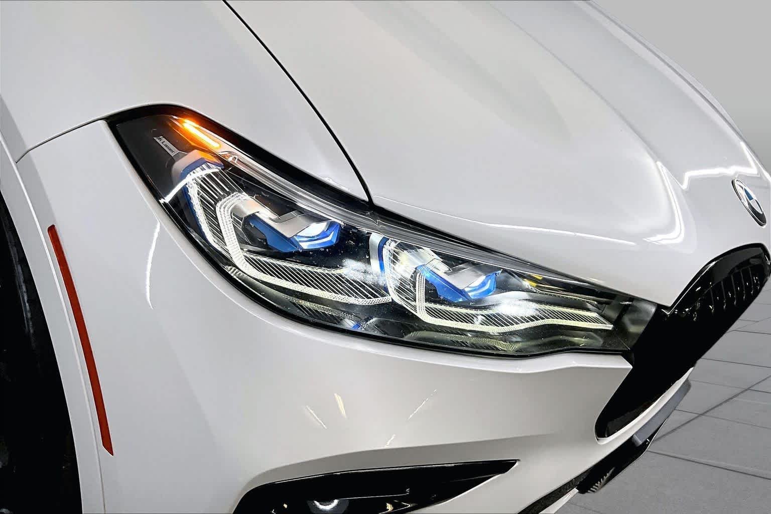 Used 2020 Alpine White BMW M50i image 27