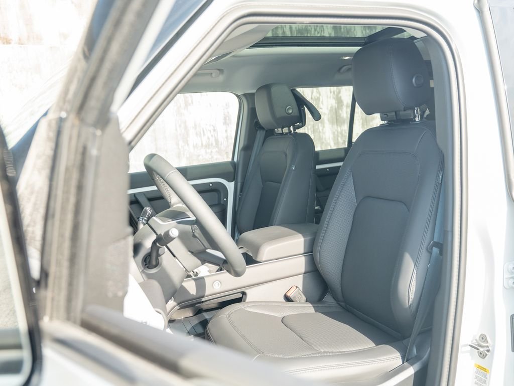 New 2026 Fuji White Land Rover S image 19