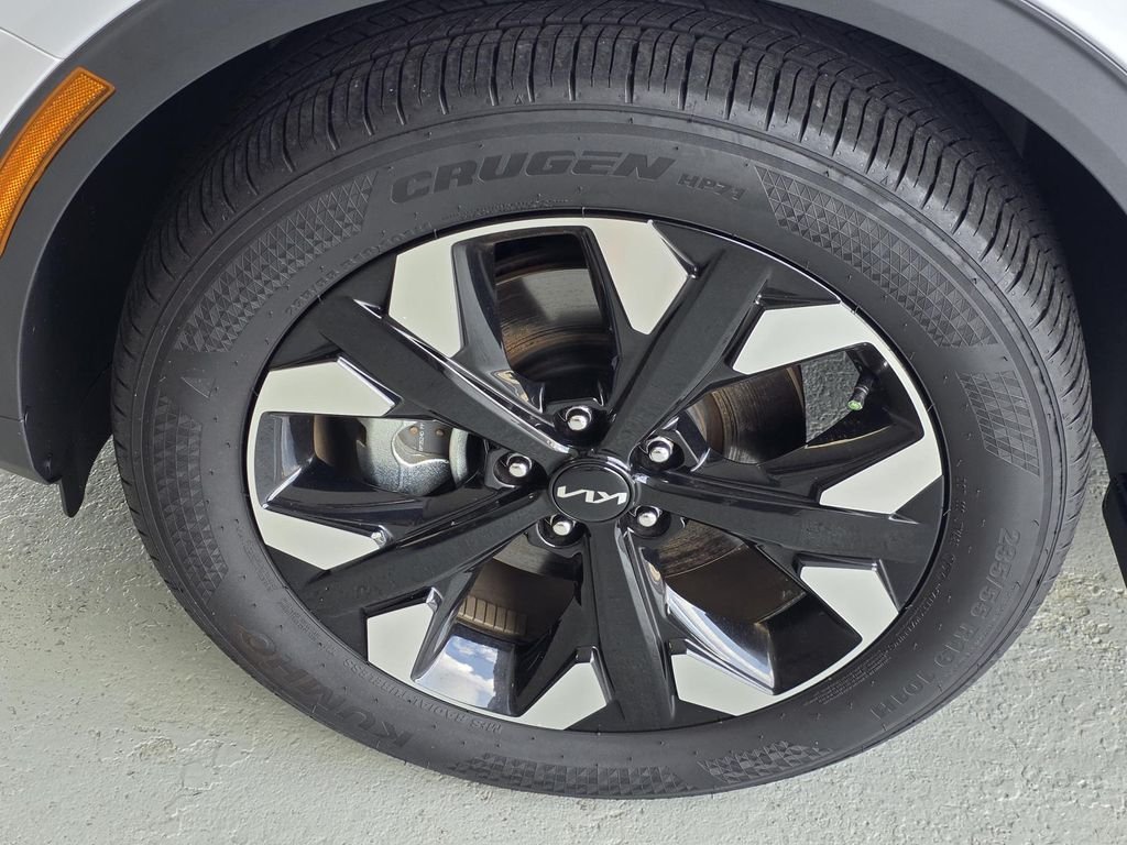Used 2024 White Kia X-Line image 37