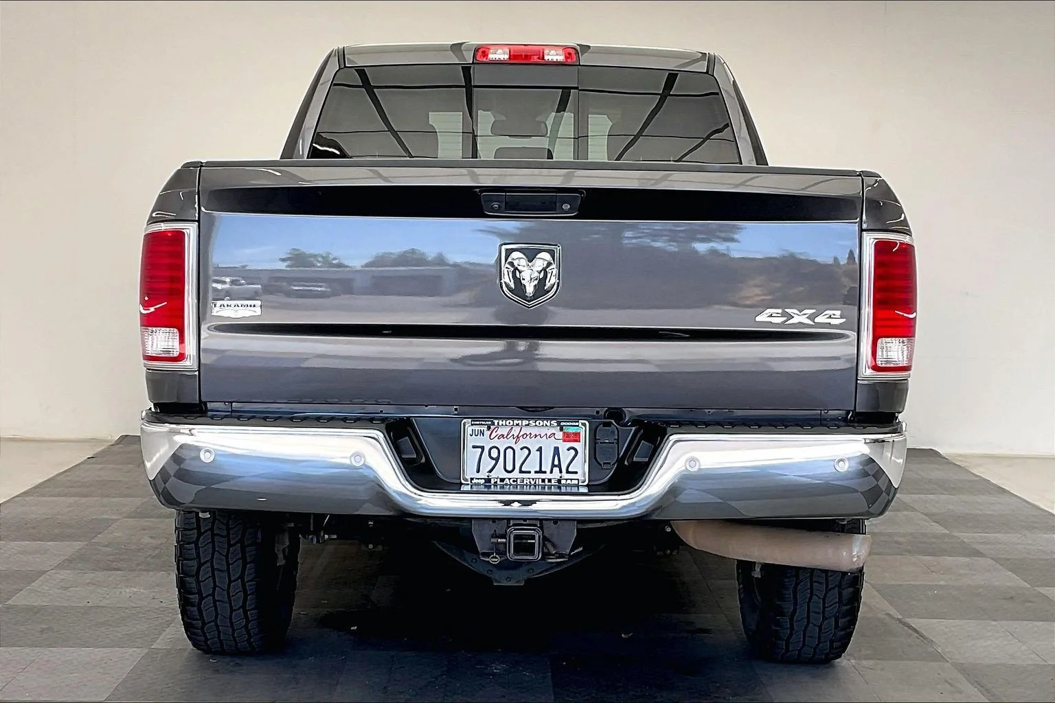 Used 2016 Granite Crystal Metallic Clearcoat Ram Laramie image 3
