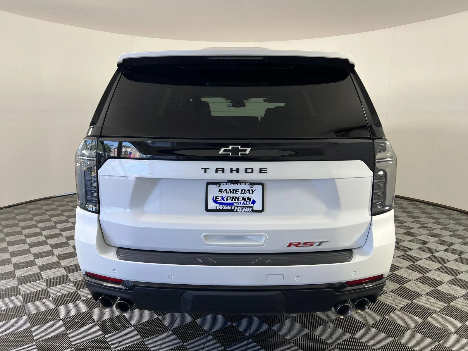 Used 2025 Iridescent Pearl Tricoat Chevrolet RST image 30