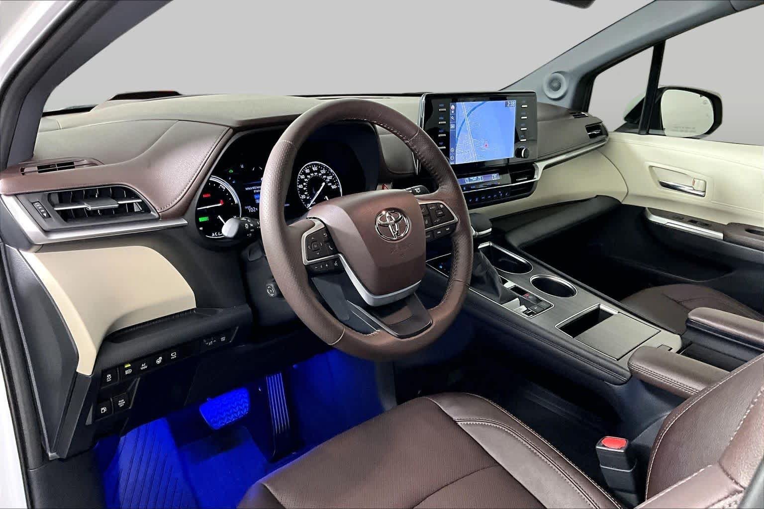 2021 Toyota Sienna Platinum - Photo 17