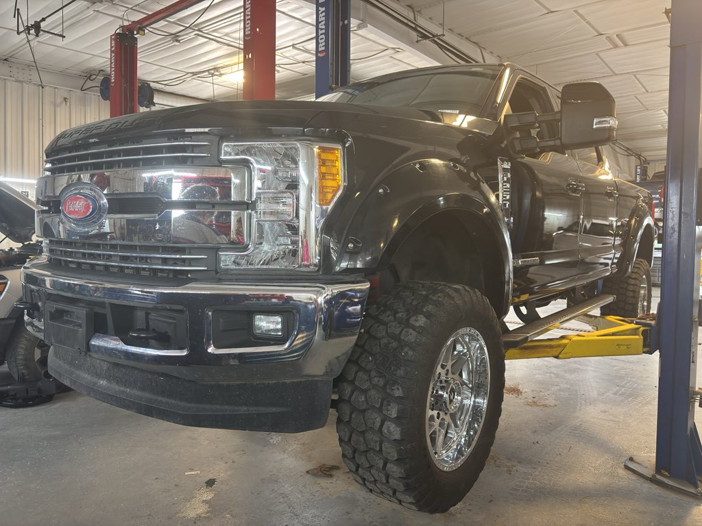 2017 Ford F-250 Lariat 4x4 Crew Cab 8' Box's photo