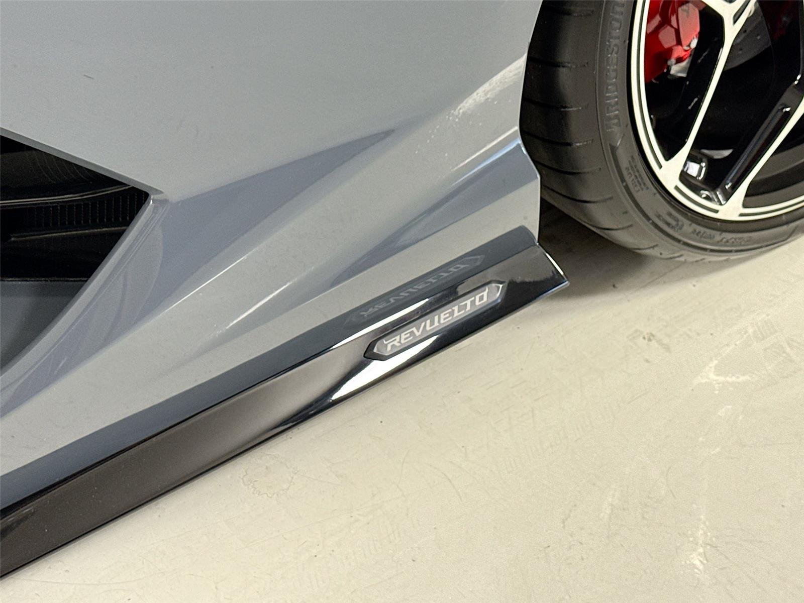 Used 2025 Grigio Telesto Metallic Lamborghini  image 37