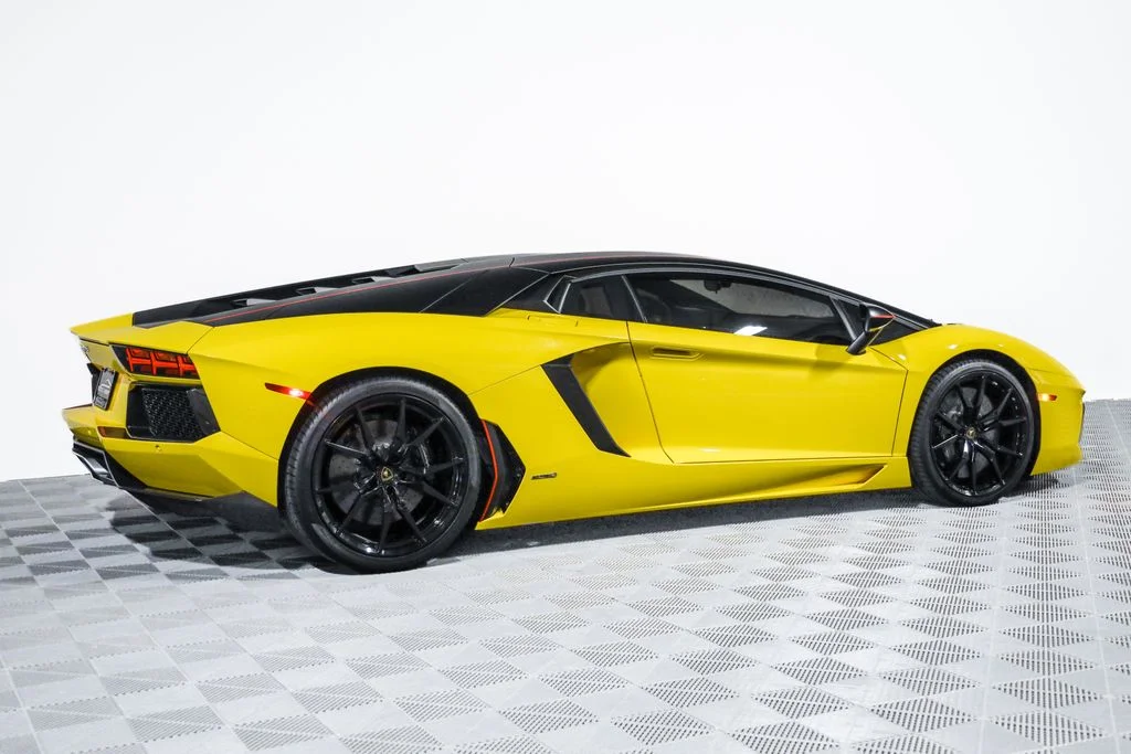Used 2016 Yellow Lamborghini LP700-4 image 4
