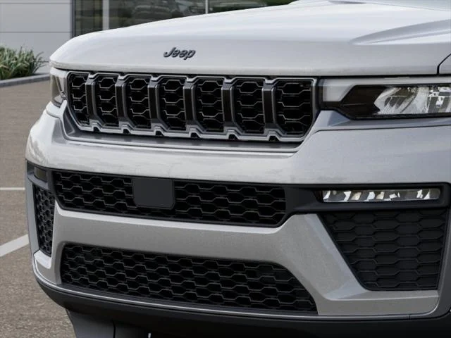 New 2026 Silver Zynith Exterior Paint Jeep Limited image 37