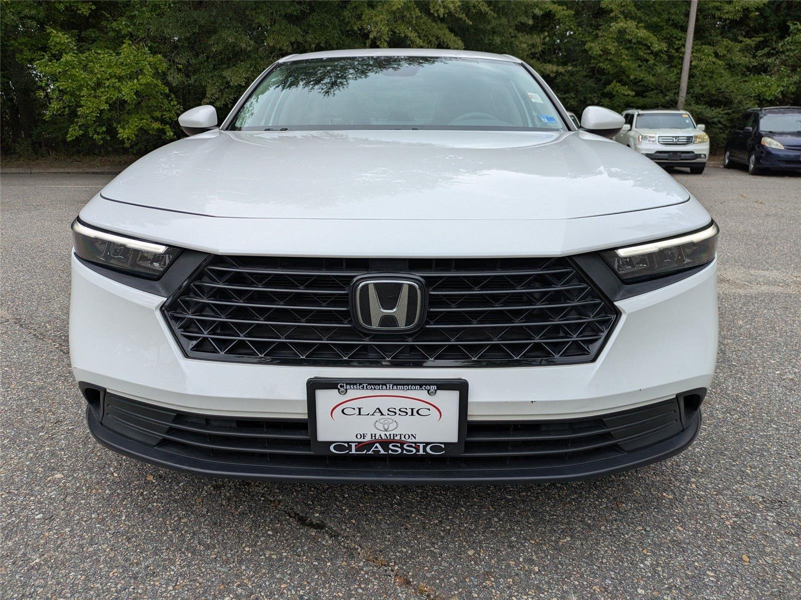 Used 2023 Platinum White Pearl Honda LX image 9