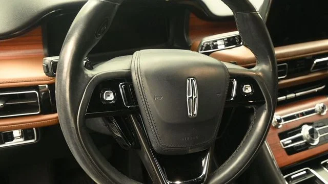 Used 2022 White Lincoln Reserve image 16
